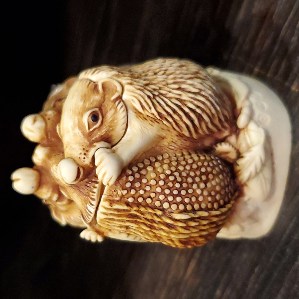 VINTAGE Harmony Kingdom figurine. " Close Shave" = 1996 MADE IN ENGLAND